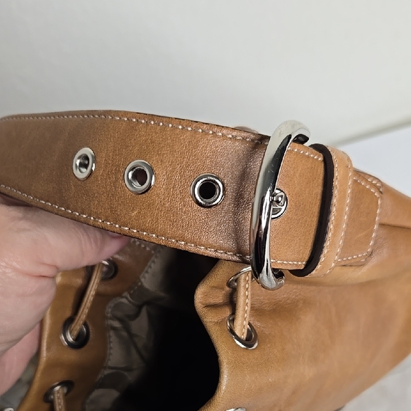 COACH 9463 Small Drawstring Crossbody in Tan - Picture 4 of 8